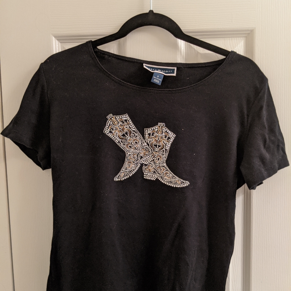Karen Scott tee